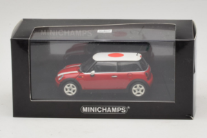 Mini Cooper Červený s Japonskou Vlajkou Minichamps 1:43 80420309024-R1 Kov – obrázok 5 z 5