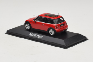 Mini Cooper Červený Minichamps 1:43 MINI010 Kov – obrázok 3 z 4
