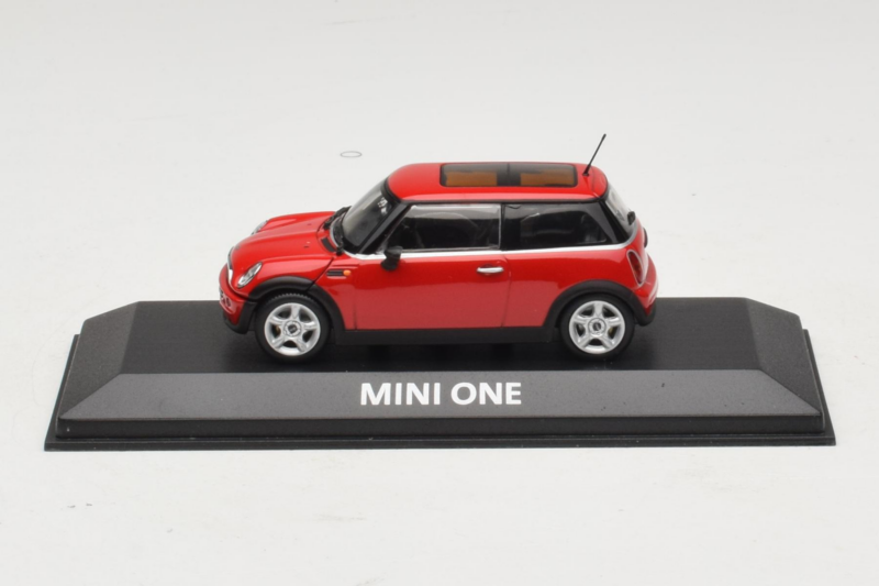 Mini Cooper Červený Minichamps 1:43 MINI010 Kov