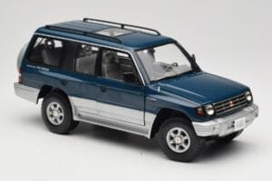 Mitsubishi Pajero V20 LWB Modrý & Strieborný Sun Star 1:18 1212 Kov – obrázok 6 z 8