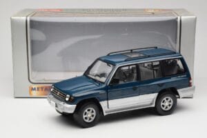 Mitsubishi Pajero V20 LWB Modrý & Strieborný Sun Star 1:18 1212 Kov – obrázok 8 z 8