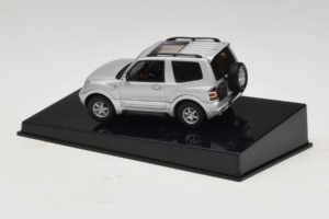 Mitsubishi Pajero SWB Strieborný AUTOart 1:43 57113 Kov – obrázok 3 z 4