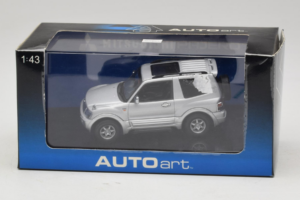 Mitsubishi Pajero SWB Strieborný AUTOart 1:43 57113 Kov – obrázok 4 z 4