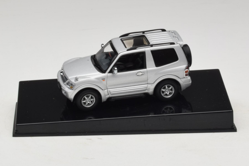 Mitsubishi Pajero SWB Strieborný AUTOart 1:43 57113 Kov