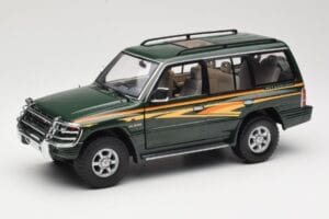 Mitsubishi Pajero V20 LWB Zelený Sun Star 1:18 1225 Kov