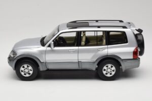 Mitsubishi Pajero V73 Modrý YC Model 1:18 241218040102010209 Kov – obrázok 4 z 8