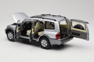 Mitsubishi Pajero V73 Modrý YC Model 1:18 241218040102010209 Kov – obrázok 5 z 8