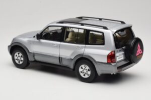 Mitsubishi Pajero V73 Modrý YC Model 1:18 241218040102010209 Kov – obrázok 7 z 8
