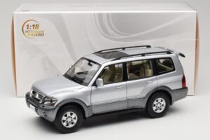 Mitsubishi Pajero V73 Modrý YC Model 1:18 241218040102010209 Kov – obrázok 8 z 8