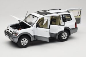 Mitsubishi Pajero V73 Biely YC Model 1:18 241218040103010206 Kov – obrázok 2 z 8