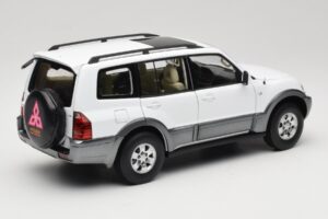 Mitsubishi Pajero V73 Biely YC Model 1:18 241218040103010206 Kov – obrázok 3 z 8