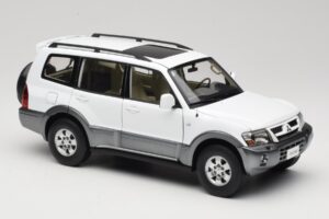 Mitsubishi Pajero V73 Biely YC Model 1:18 241218040103010206 Kov – obrázok 6 z 8