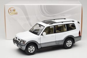 Mitsubishi Pajero V73 Biely YC Model 1:18 241218040103010206 Kov – obrázok 8 z 8