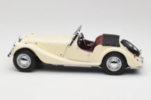Morgan 4/4 Series II Biely Kyosho 1:18 08111W Kov – obrázok 4 z 8