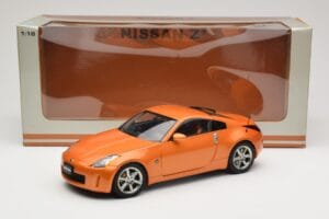 Nissan 350Z Z33 Sunset Orange AUTOart 1:18 77312 Kov – obrázok 8 z 8