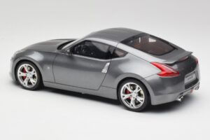 Nissan 370Z Z34 Gun Metallic Otto 1:18 OT465 Živica – obrázok 5 z 6