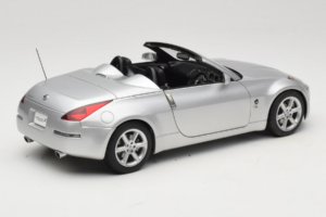 Nissan Fairlady Z Z33 Roadster Diamond Silver AUTOart 1:18 77376 Kov – obrázok 3 z 8