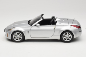 Nissan Fairlady Z Z33 Roadster Diamond Silver AUTOart 1:18 77376 Kov – obrázok 4 z 8