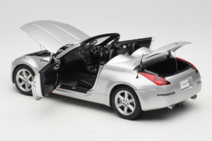 Nissan Fairlady Z Z33 Roadster Diamond Silver AUTOart 1:18 77376 Kov – obrázok 5 z 8