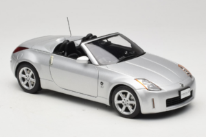 Nissan Fairlady Z Z33 Roadster Diamond Silver AUTOart 1:18 77376 Kov – obrázok 6 z 8