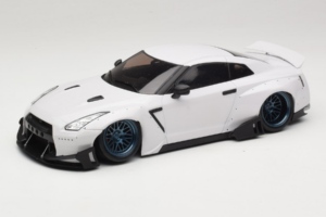 Nissan GT-R R35 Boost Wars 2 Biely Jp Kraemo 1:18 KRAEMO001 Kov – obrázok 2 z 7