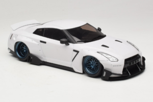 Nissan GT-R R35 Boost Wars 2 Biely Jp Kraemo 1:18 KRAEMO001 Kov – obrázok 5 z 7