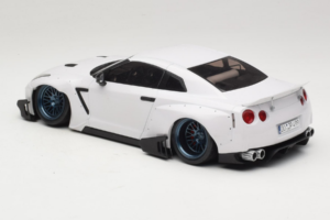 Nissan GT-R R35 Boost Wars 2 Biely Jp Kraemo 1:18 KRAEMO001 Kov – obrázok 6 z 7