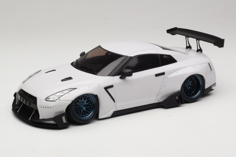 Nissan GT-R R35 Boost Wars 2 Biely Jp Kraemo 1:18 KRAEMO001 Kov