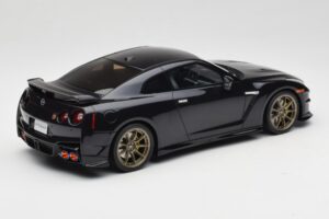Nissan GT-R R35 Takumi Edition Midnight Purple GT Spirit 1:18 GT932 Živica – obrázok 2 z 6