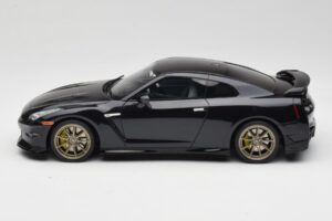 Nissan GT-R R35 Takumi Edition Midnight Purple GT Spirit 1:18 GT932 Živica – obrázok 3 z 6
