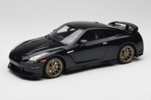 Nissan GT-R R35 Takumi Edition Midnight Purple GT Spirit 1:18 GT932 Živica