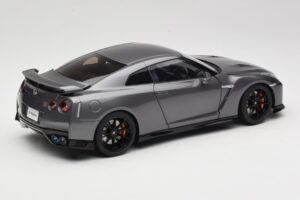 Nissan GT-R R35 Track Edition NISMO Gun Metallic MotorHelix 1:18 M83507 Kov – obrázok 3 z 8