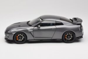 Nissan GT-R R35 Track Edition NISMO Gun Metallic MotorHelix 1:18 M83507 Kov – obrázok 4 z 8