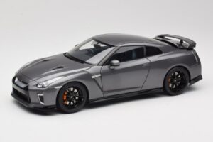 Nissan GT-R R35 Track Edition NISMO Gun Metallic MotorHelix 1:18 M83507 Kov