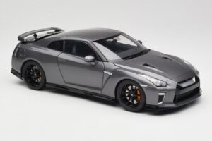 Nissan GT-R R35 Track Edition NISMO Gun Metallic MotorHelix 1:18 M83507 Kov – obrázok 6 z 8