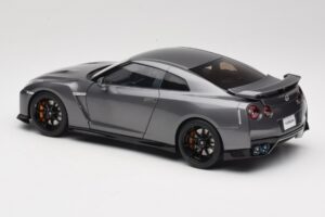 Nissan GT-R R35 Track Edition NISMO Gun Metallic MotorHelix 1:18 M83507 Kov – obrázok 7 z 8