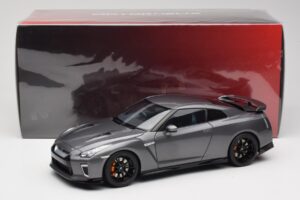 Nissan GT-R R35 Track Edition NISMO Gun Metallic MotorHelix 1:18 M83507 Kov – obrázok 8 z 8