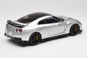 Nissan GT-R R35 Track Edition NISMO T-Spec Ultimate Metal Silver MotorHelix 1:18 M83517 Kov – obrázok 3 z 8