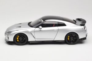 Nissan GT-R R35 Track Edition NISMO T-Spec Ultimate Metal Silver MotorHelix 1:18 M83517 Kov – obrázok 4 z 8