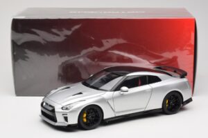 Nissan GT-R R35 Track Edition NISMO T-Spec Ultimate Metal Silver MotorHelix 1:18 M83517 Kov – obrázok 8 z 8