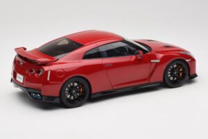 Nissan GT-R R35 Track Edition NISMO Vibrant Red MotorHelix 1:18 M83511 Kov – obrázok 3 z 8