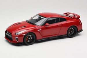 Nissan GT-R R35 Track Edition NISMO Vibrant Red MotorHelix 1:18 M83511 Kov