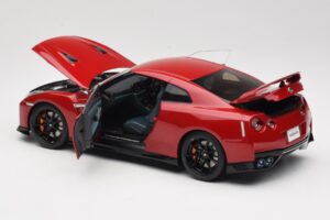 Nissan GT-R R35 Track Edition NISMO Vibrant Red MotorHelix 1:18 M83511 Kov – obrázok 5 z 8