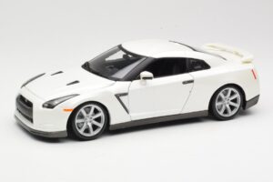 Nissan GT-R R35 Biely Bburago 1:18 18-12079 Kov