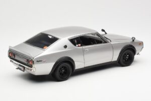 Nissan Skyline 2000 GT-R KPGC110 Strieborný Kyosho 1:18 08255S Kov – obrázok 3 z 8
