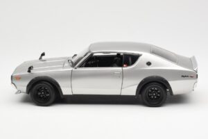 Nissan Skyline 2000 GT-R KPGC110 Strieborný Kyosho 1:18 08255S Kov – obrázok 4 z 8
