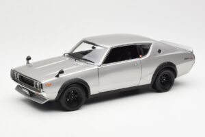 Nissan Skyline 2000 GT-R KPGC110 Strieborný Kyosho 1:18 08255S Kov
