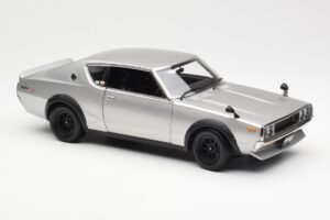 Nissan Skyline 2000 GT-R KPGC110 Strieborný Kyosho 1:18 08255S Kov – obrázok 6 z 8