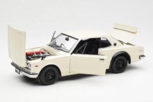 Nissan Skyline 2000 GT-R KPGC110 Biely Kyosho 1:18 08127W Kov – obrázok 2 z 8