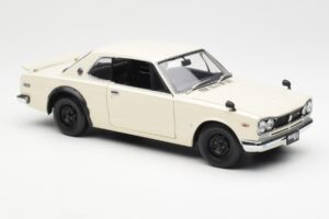 Nissan Skyline 2000 GT-R KPGC110 Biely Kyosho 1:18 08127W Kov – obrázok 6 z 8